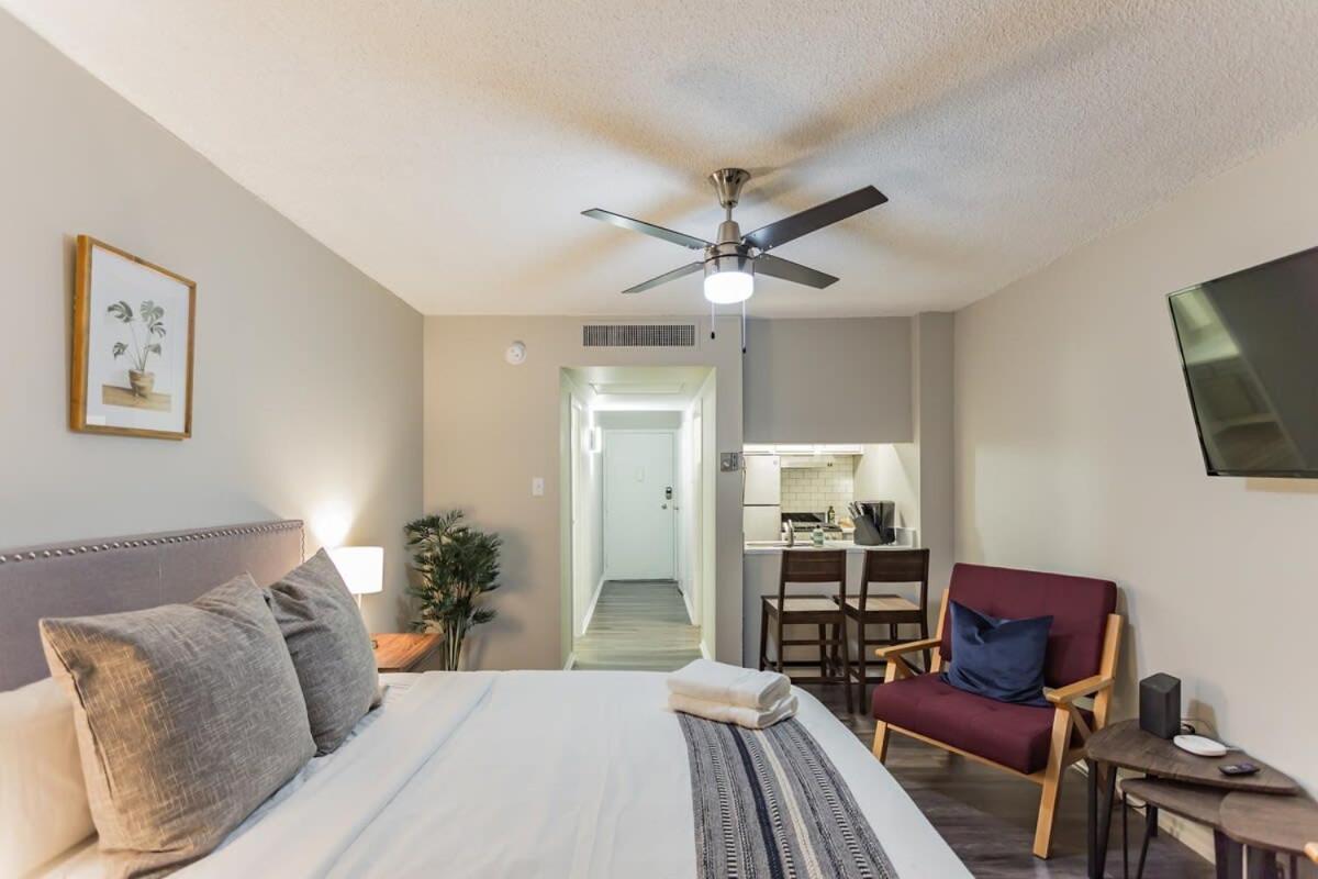 Cozy In Downtown High-rise Memphis